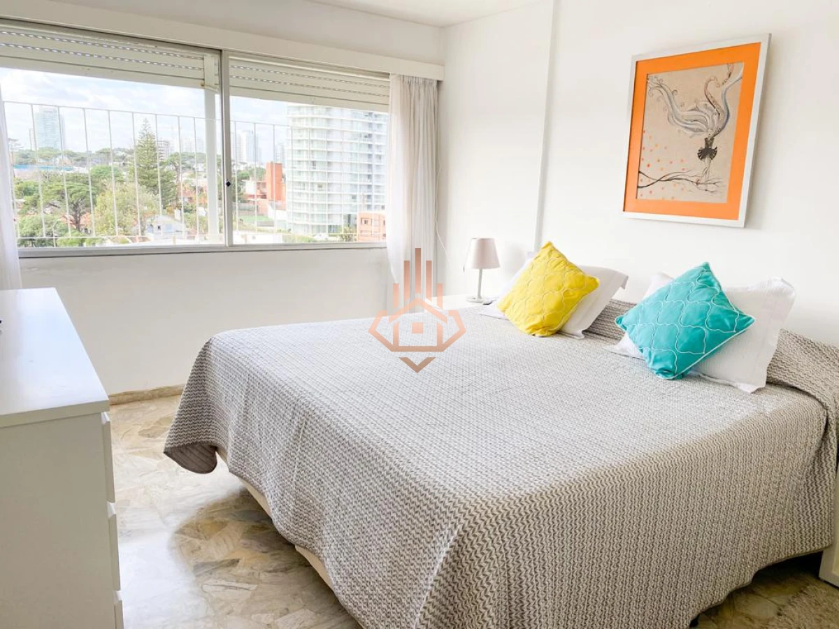 Apartamento 4 dormitorios Venta en Punta del Este.