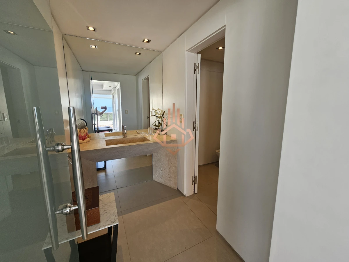 Se Vende Depto en Primera Linea de 4 Dormitorios en Suite Playa Brava