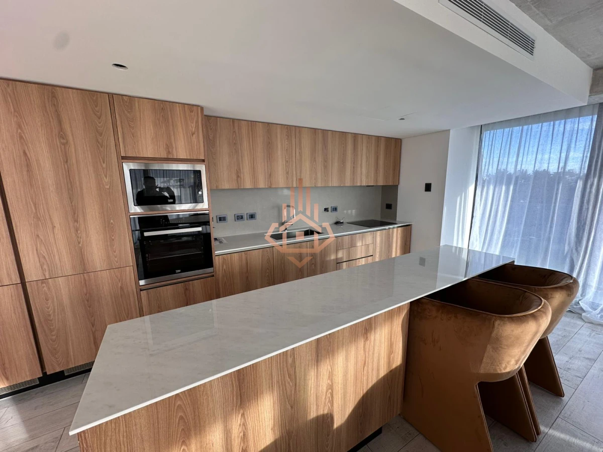 Venta departamento en Surfside de 1 dorm + den