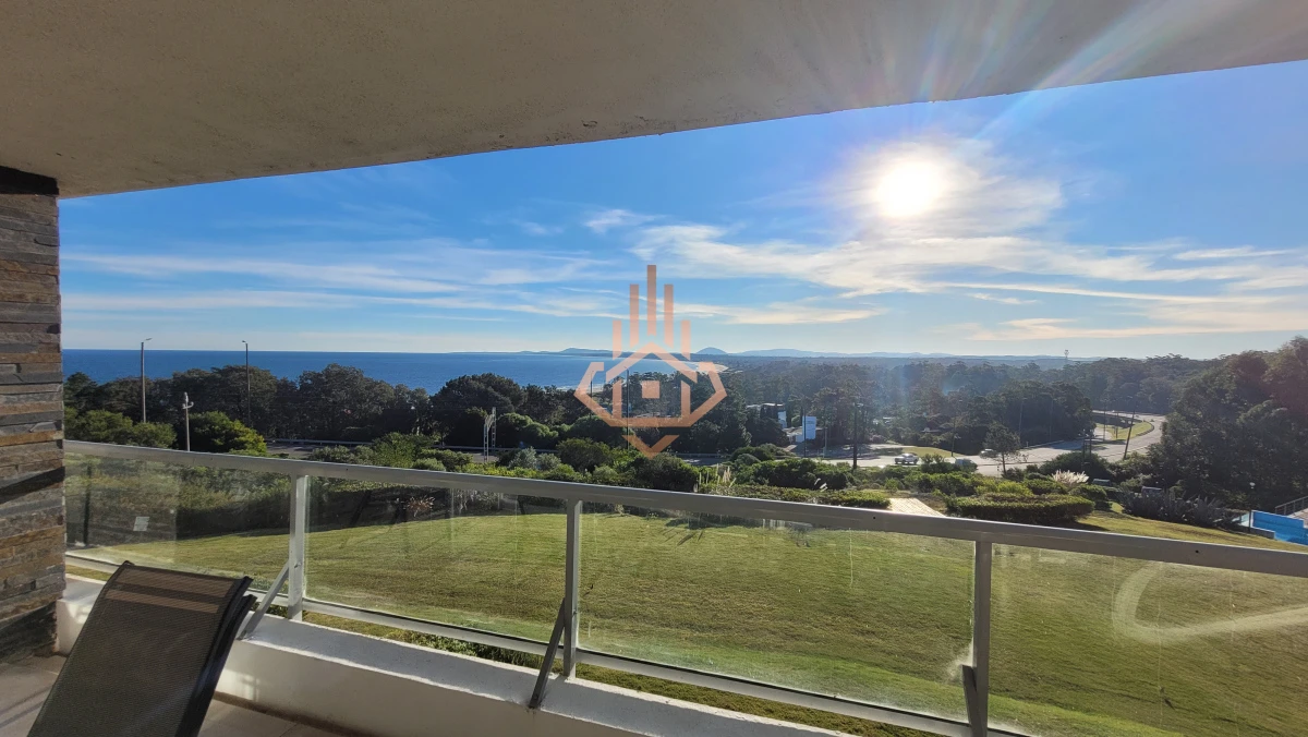 Apartamento dúplex en venta con vista panorámica en Punta Ballena