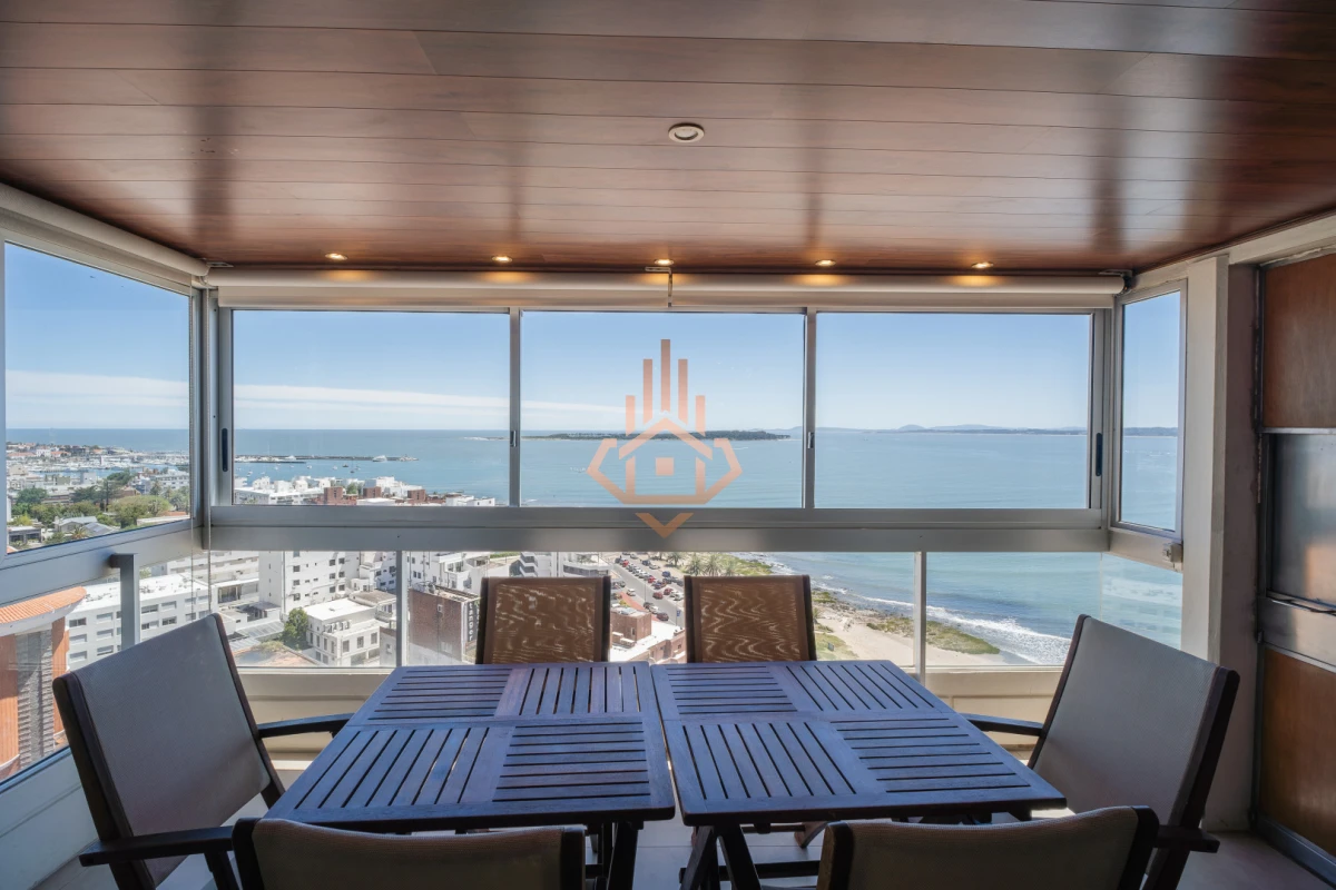 Apartamento en el icónico Torreón, con vista y ubicación excepcional