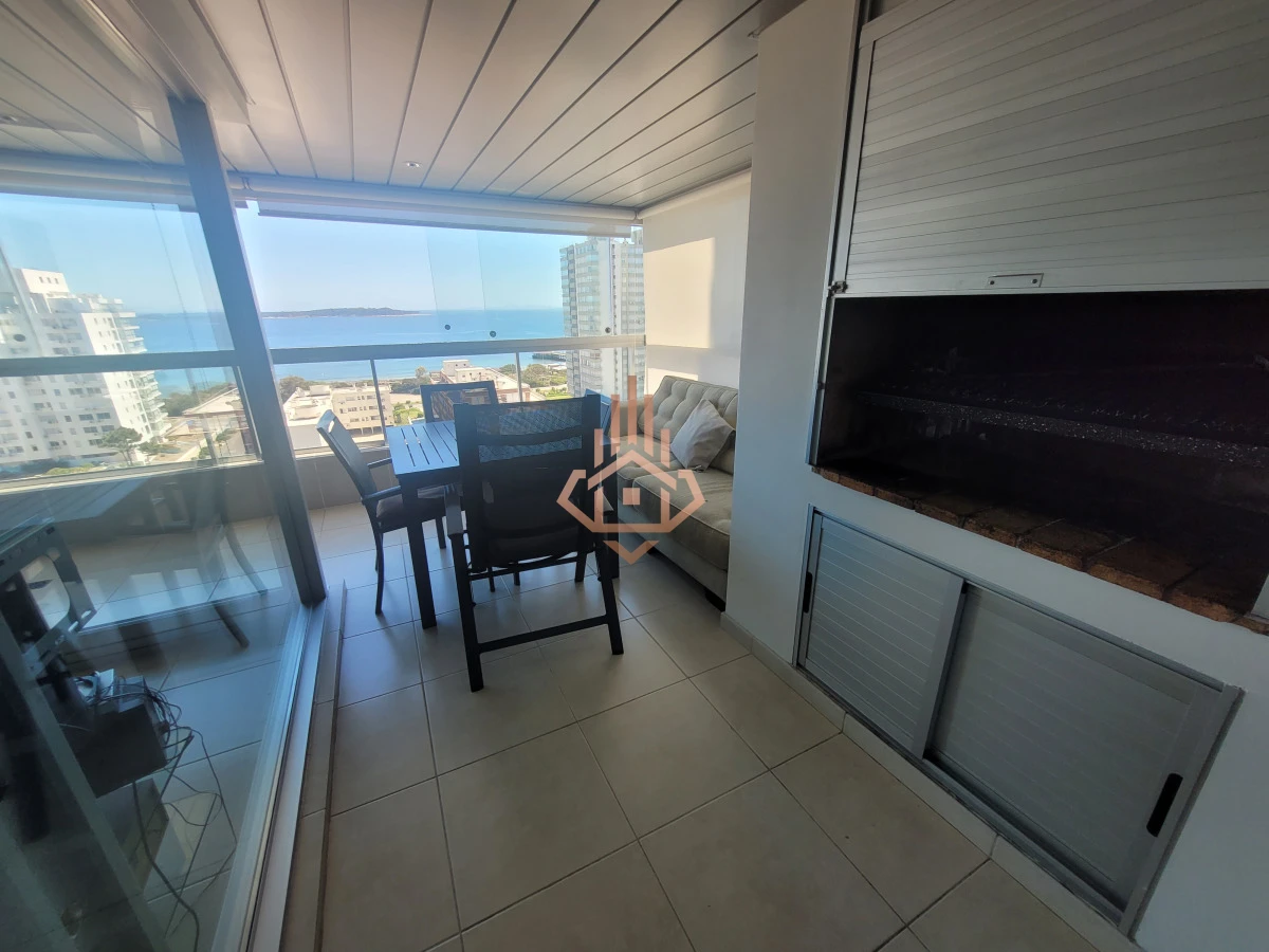 Venta de apartamento piso alto con vista al mar  Edificio Art Boulevard
