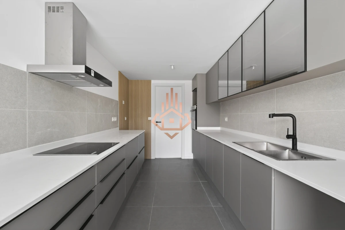 Venta apartamento de 3 dormitorios en suite, con vista al mar, primera Linea.