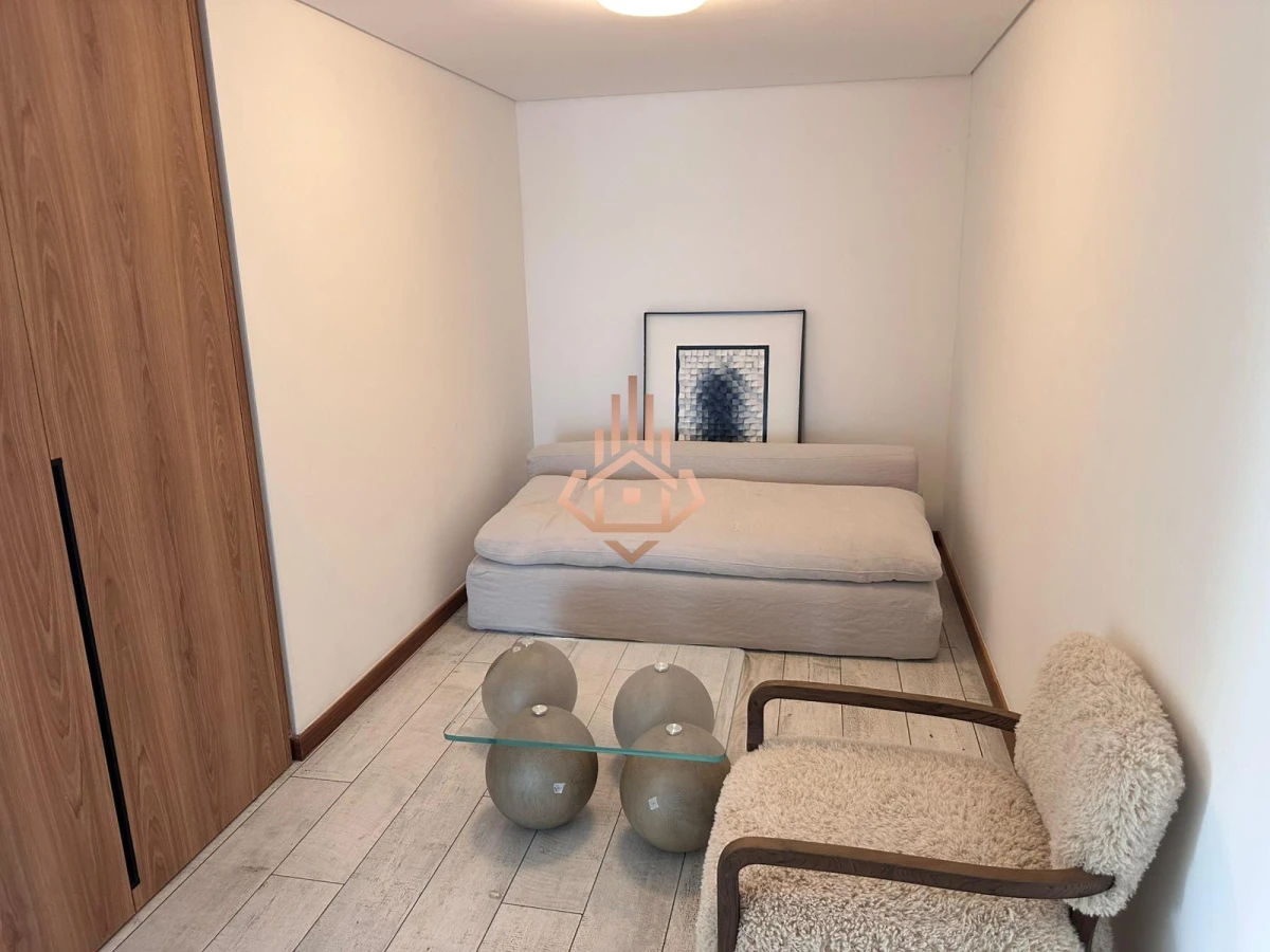 Venta departamento en Surfside de 1 dorm + den