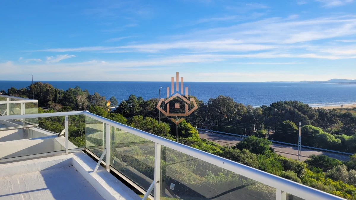 Apartamento dúplex en venta con vista panorámica en Punta Ballena