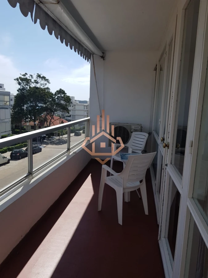 Se Vende Apartamento de un Dormitorio con Balcon en la Peninsula de Punta Dle Este