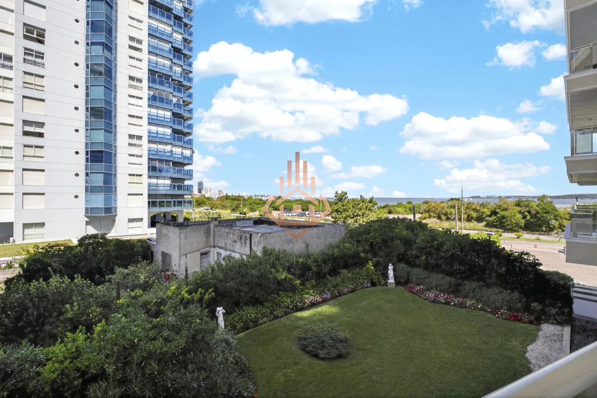 Venta apartamento 3 dormitorios 2 baños Coral Tower