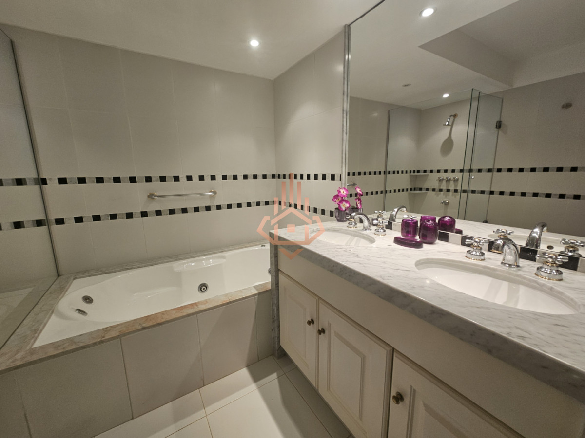 Se Vende Apartamento de 4 Dormitorios en Suite y Terraza Privada con Barbacoa Cerrada Balcon con Espectaculares Vistas