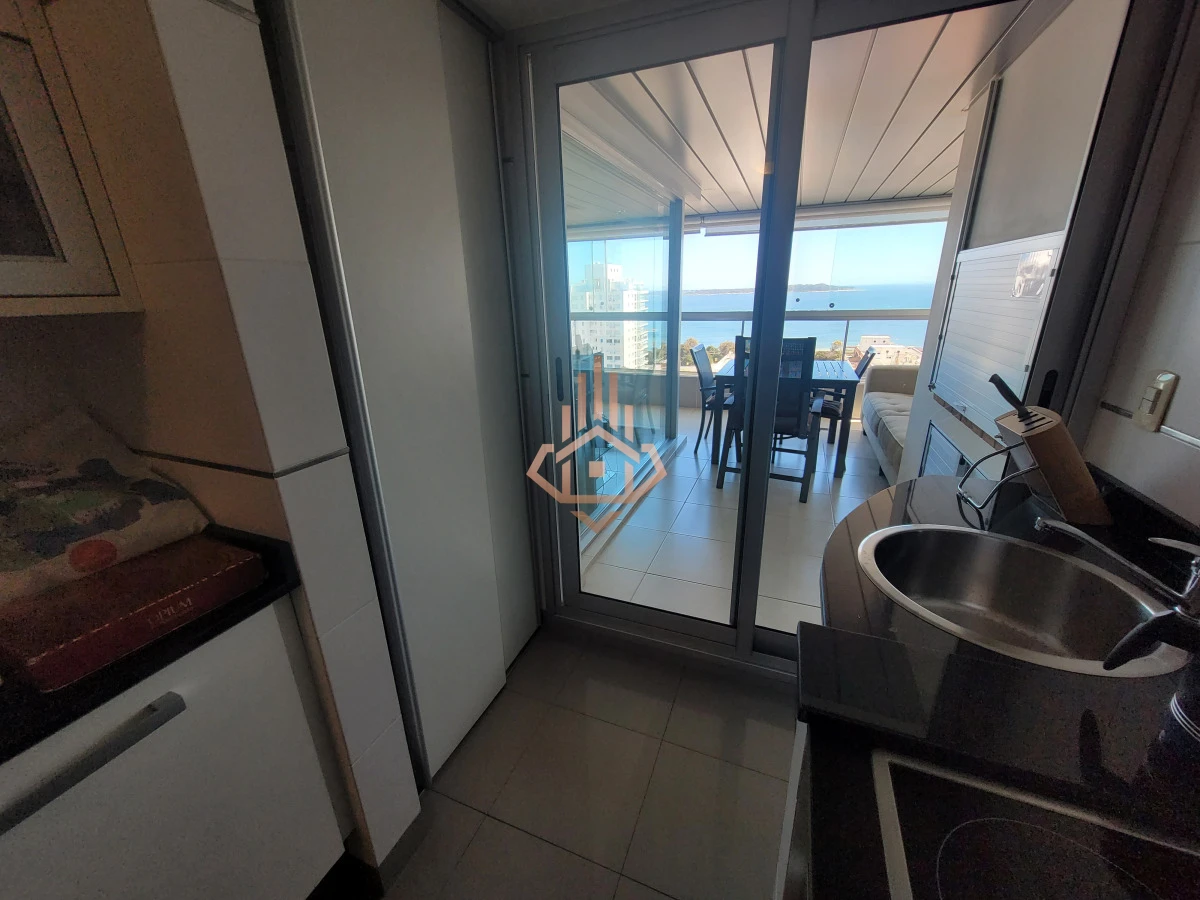 Venta de apartamento piso alto con vista al mar  Edificio Art Boulevard