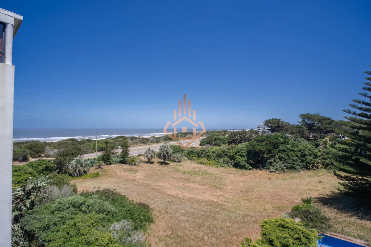 Departamento en Primera Línea - Vista Infinita al Mar en Parada 28 de La Brava