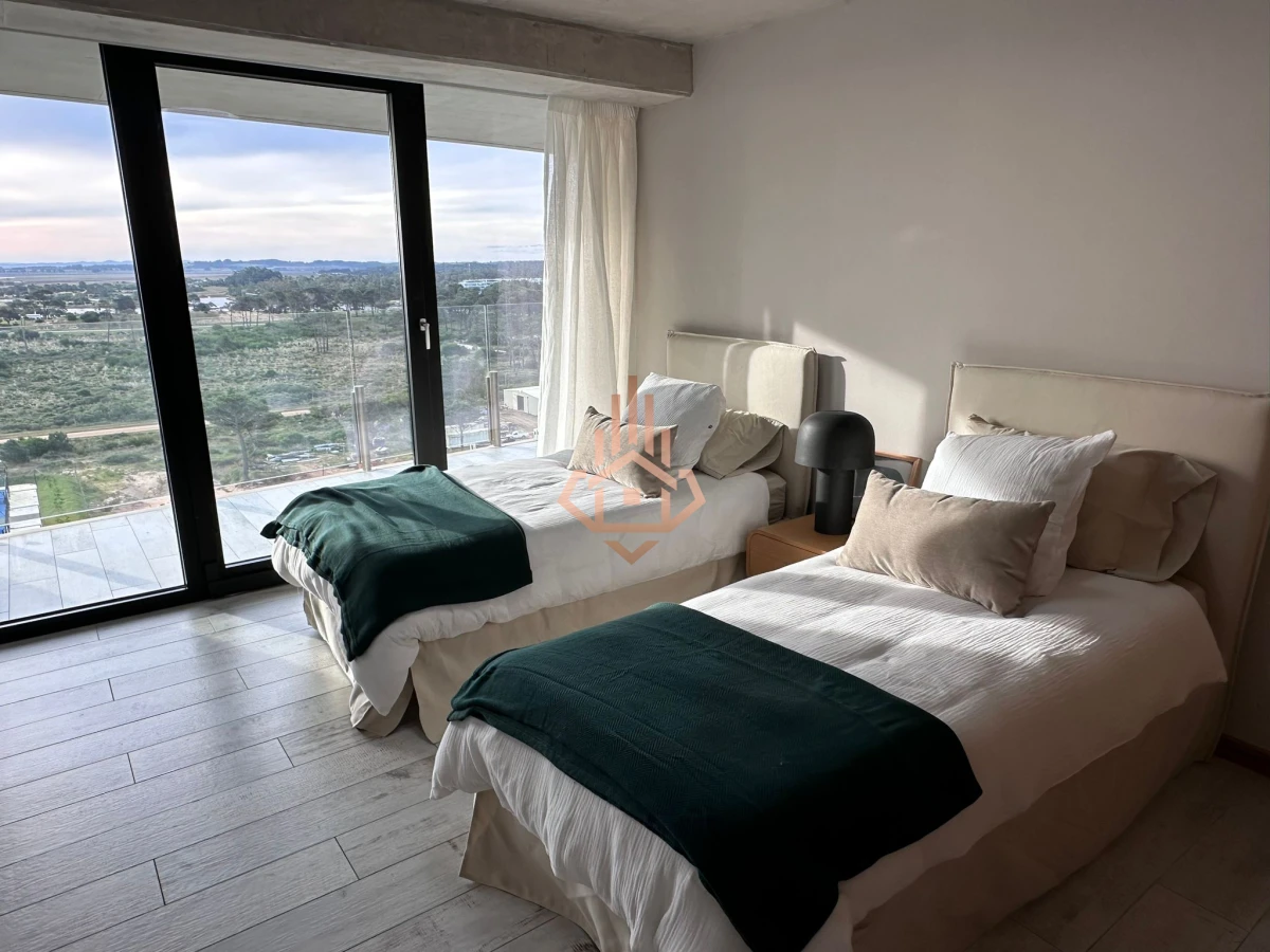 Venta departamento en Surfside de 2 dormitorios + den con vista al Mar