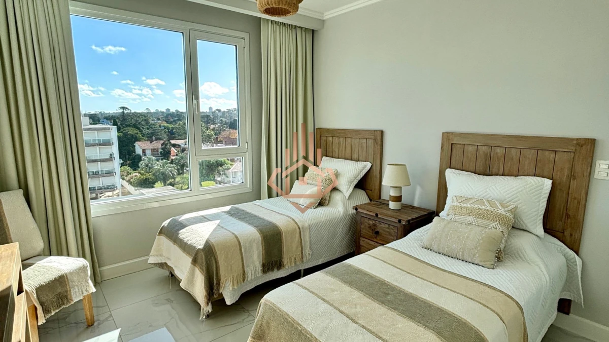 Apartamento en Venta 3 suites + servicio en Paramount Tower, Playa Mansa