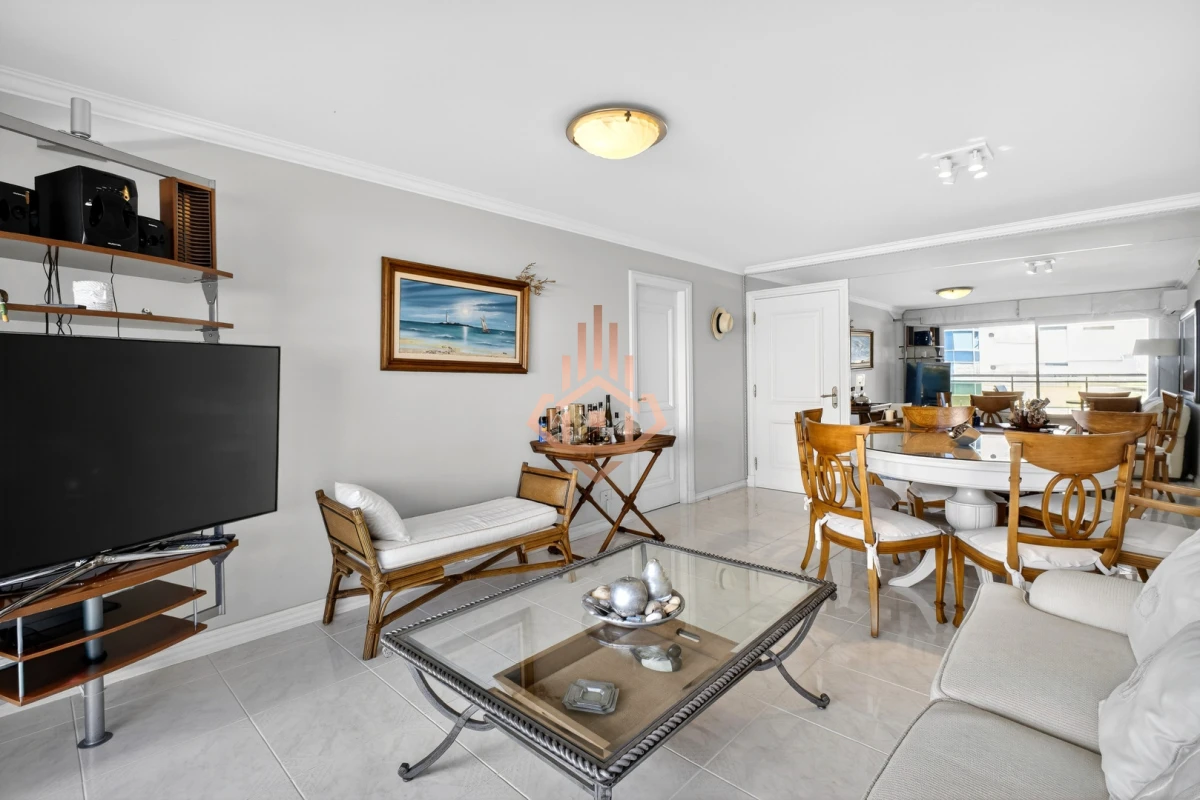 Venta apartamento 3 dormitorios 2 baños Coral Tower