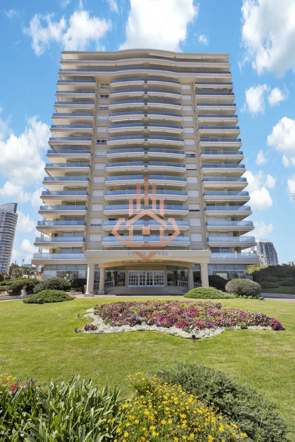 Venta apartamento 3 dormitorios 2 baños Coral Tower