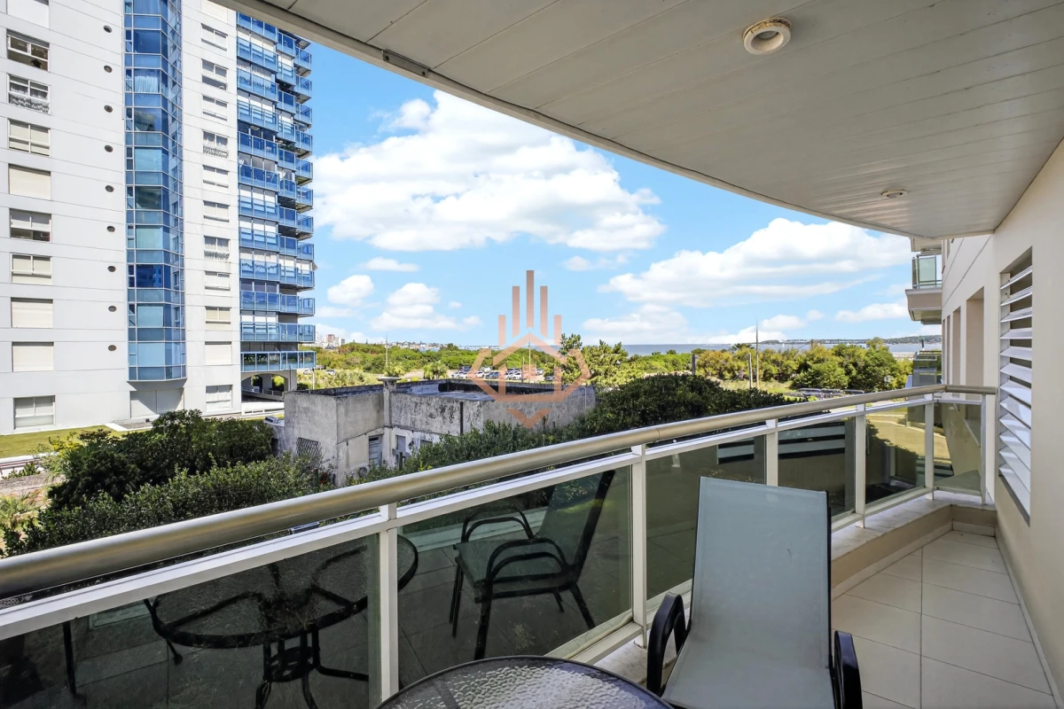 Venta apartamento 3 dormitorios 2 baños Coral Tower