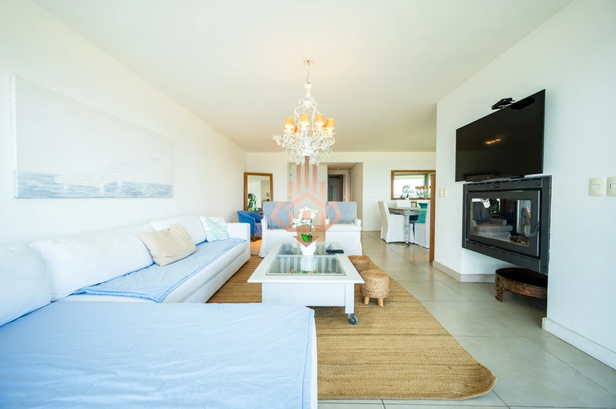 Venta Apartamento Penthouse 4 dormitorios, Frente al mar