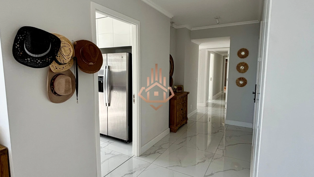 Apartamento en Venta 3 suites + servicio en Paramount Tower, Playa Mansa