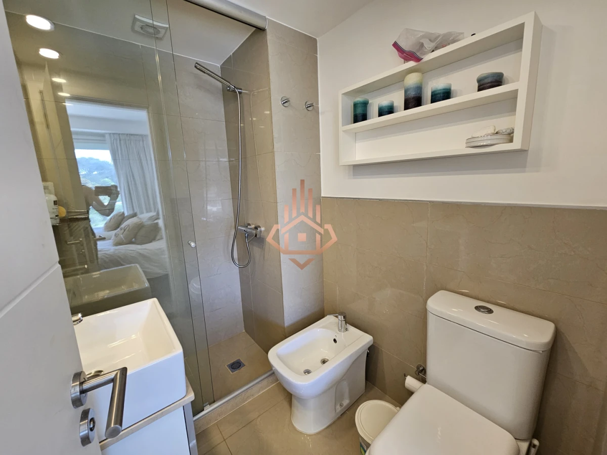 Alquiler de 3 Dormitorios en Suite en Primera Línea de la Brava