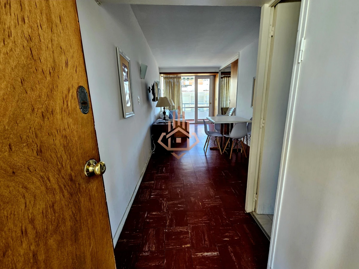 Se Vende Apartamento de un Dormitorio con Balcon en la Peninsula de Punta Dle Este