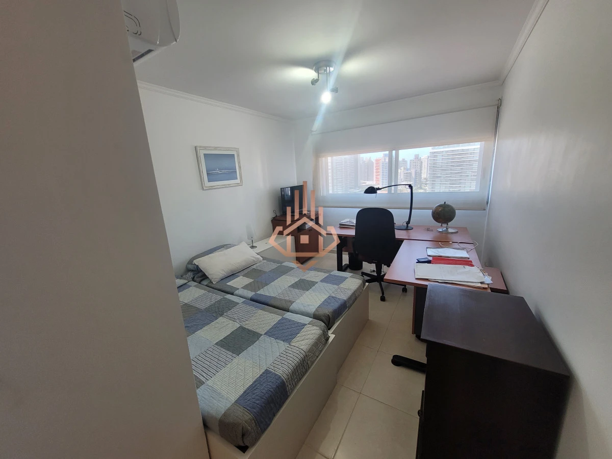 Venta de apartamento piso alto con vista al mar  Edificio Art Boulevard