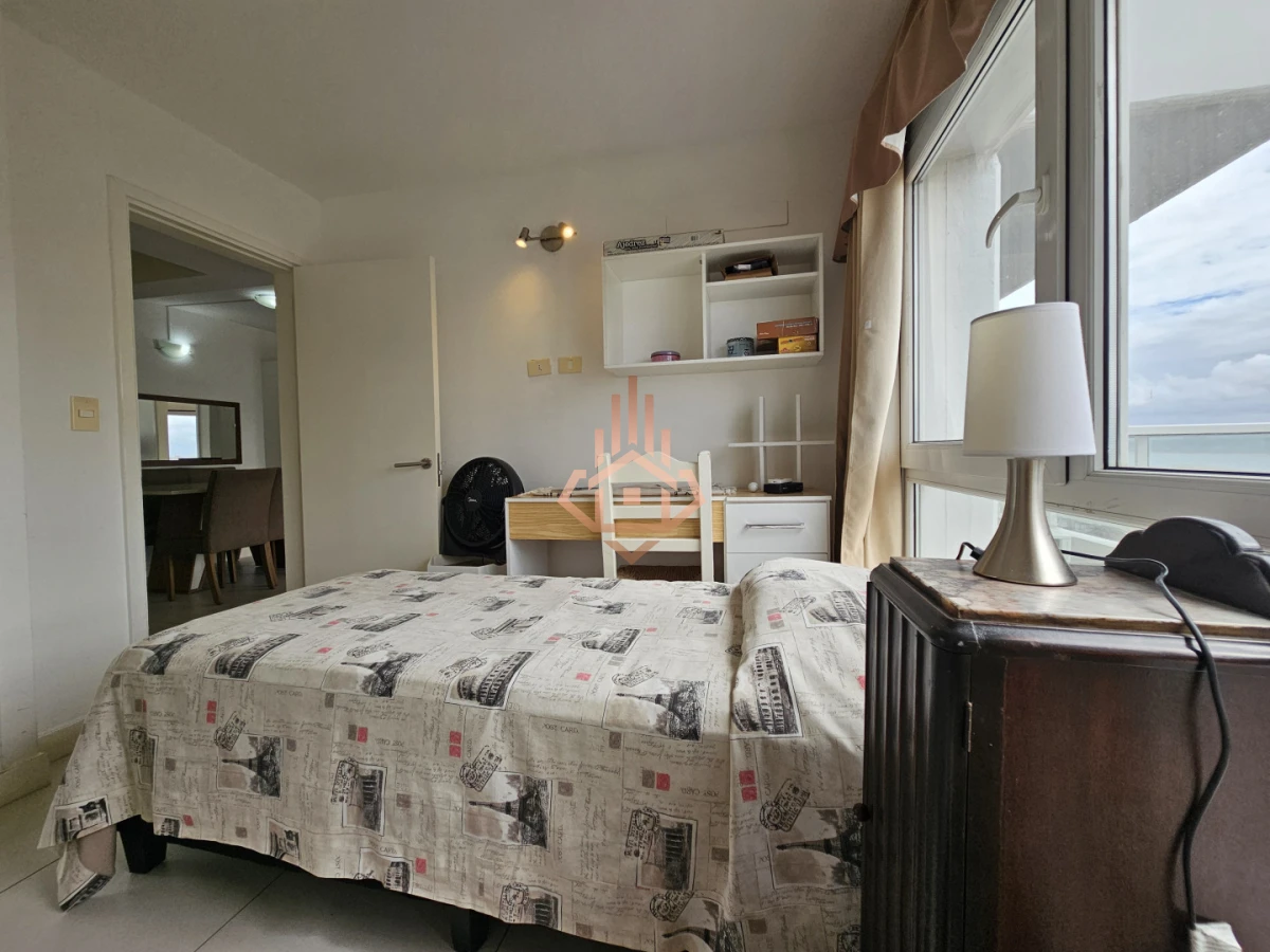 Se Vende Apartamento de Dos Dormitorios con Balcon y Vista en la Península