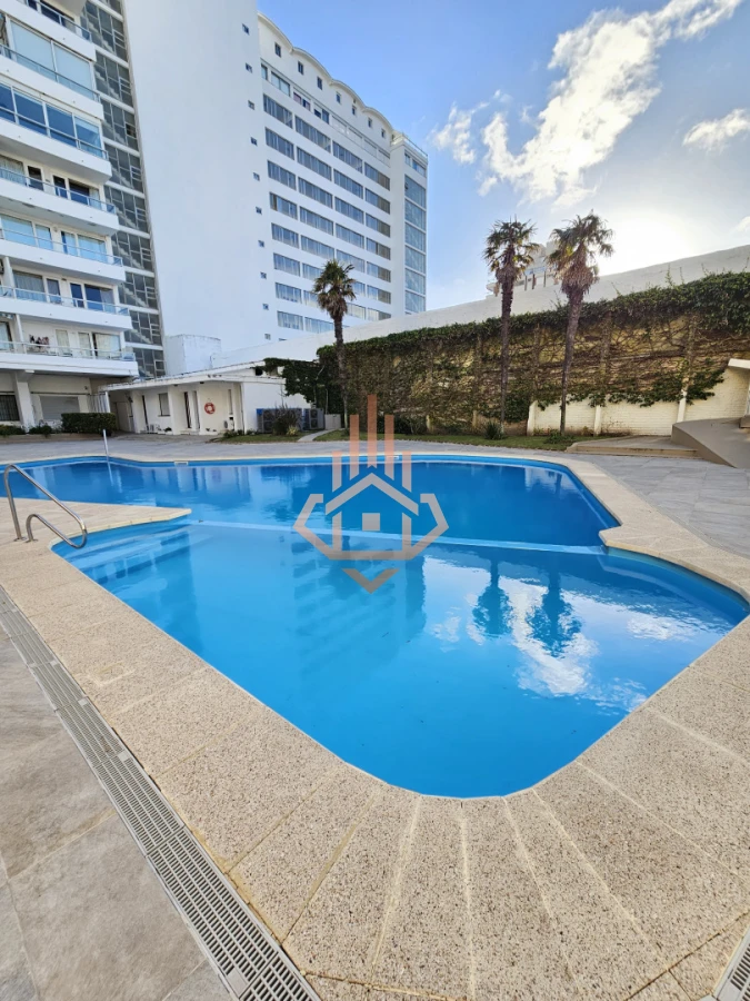 Se vende apartamento de 3 dormitorios en la Península, piso alto con vista al mar