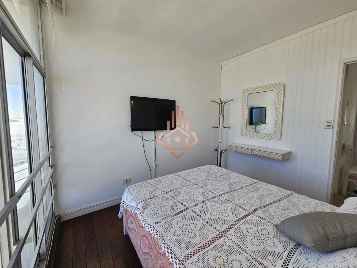 Se vende apartamento de 3 dormitorios en la Península, piso alto con vista al mar