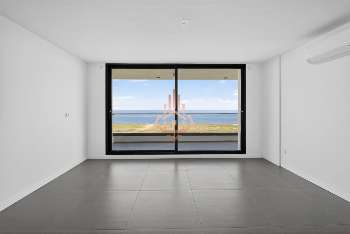 Venta apartamento de 3 dormitorios en suite, con vista al mar, primera Linea.