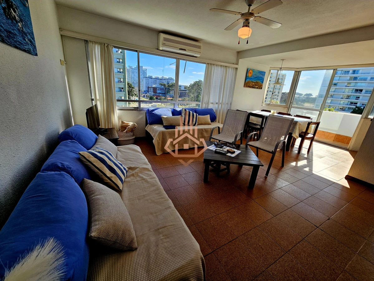 Alquiler temporal, e cuartos y medio, zona Roosevelt