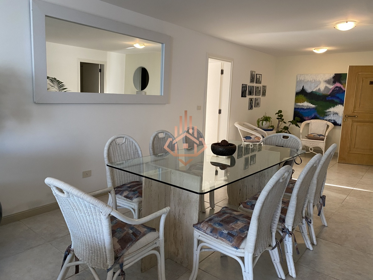 Venta apartamento de 3 dormitorios mas dependencia, frente a playa Brava.