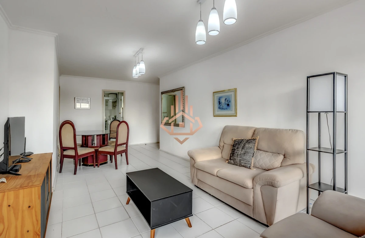 Venta apartamento 3 dormitorios, a pasos de Playa Brava. Terraza amplia