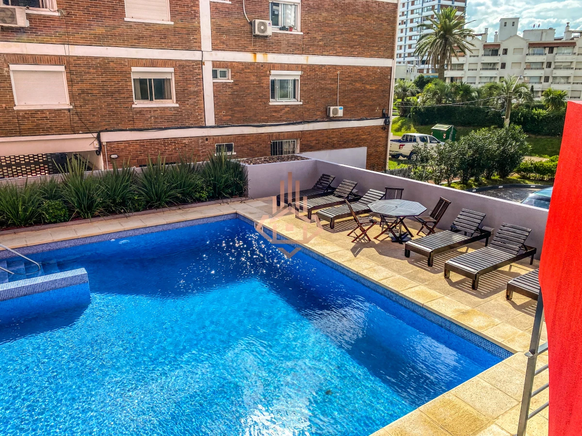 ¡Oportunidad única en Parada 3 de la Brava, Punta del Este! Apartamento 2 dormitorios y medio