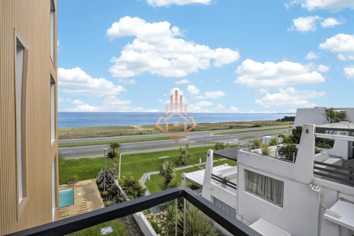 Venta apartamento de 3 dormitorios en suite, con vista al mar, primera Linea.