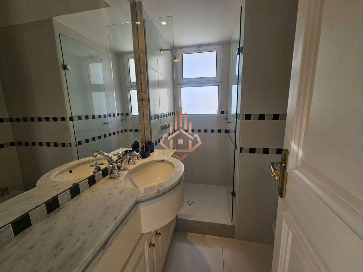 Se Vende Apartamento de 4 Dormitorios en Suite y Terraza Privada con Barbacoa Cerrada Balcon con Espectaculares Vistas