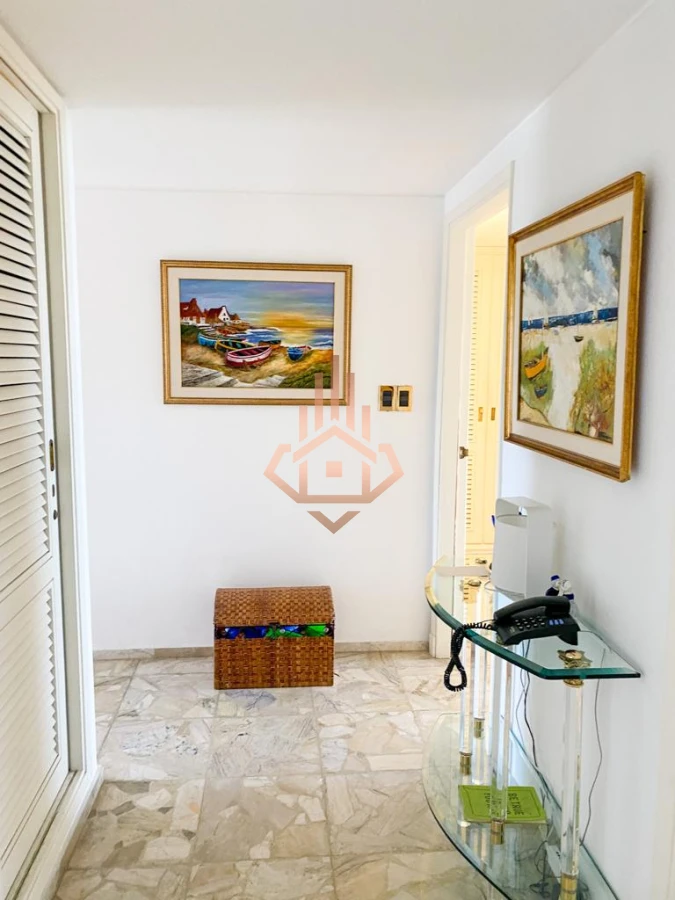 Apartamento 4 dormitorios Venta en Punta del Este.