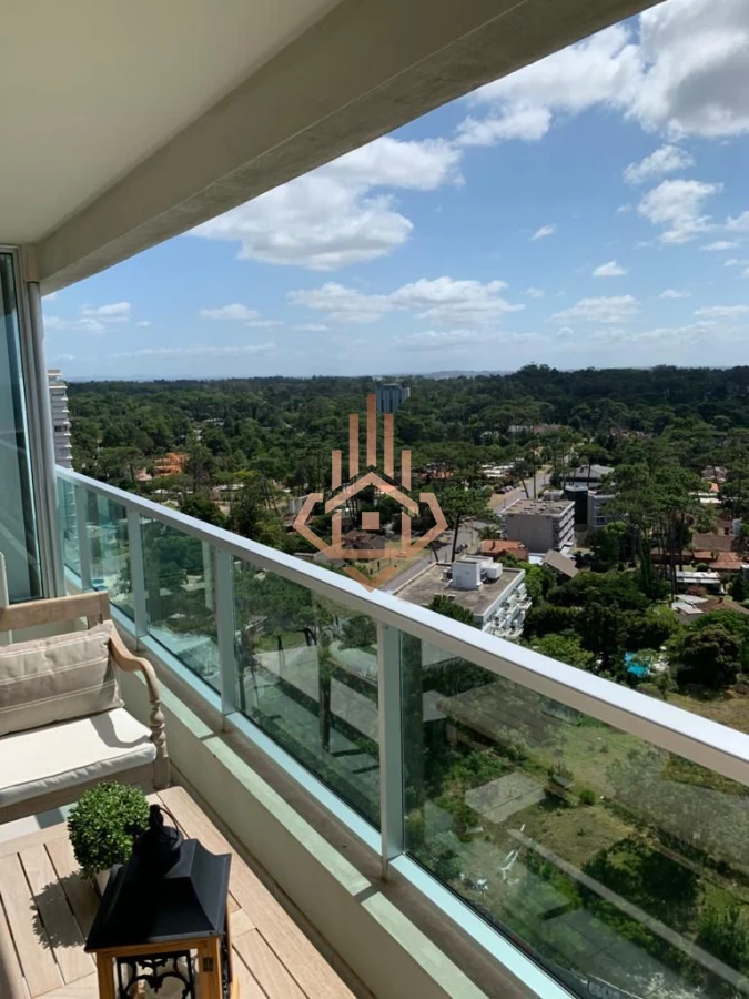 Venta Apartamento de 3 dormitorios con vista al mar.
