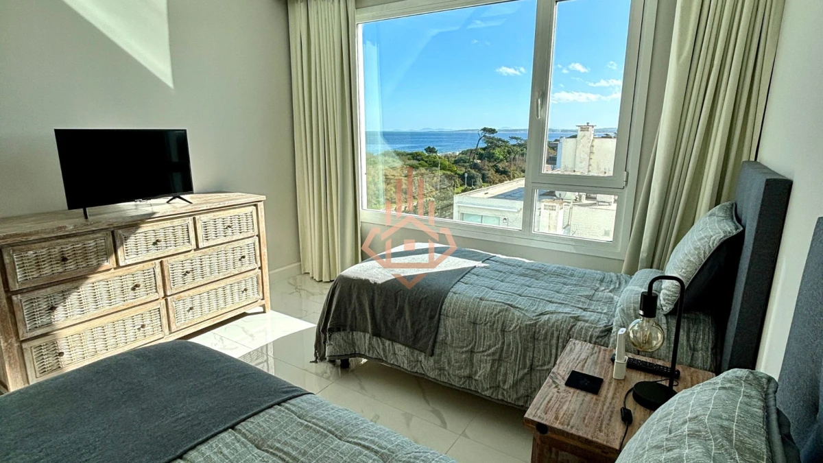 Apartamento en Venta 3 suites + servicio en Paramount Tower, Playa Mansa