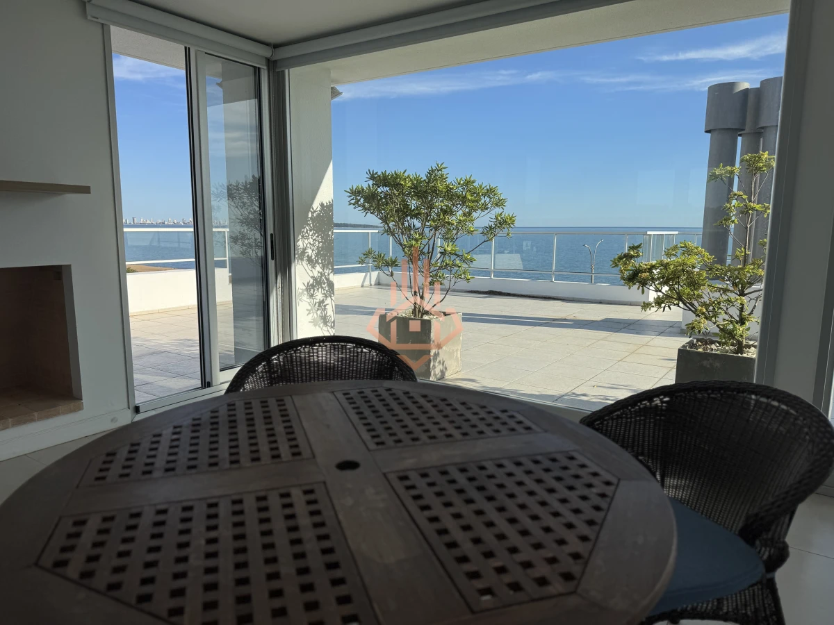 Venta Apartamento Penthouse 4 dormitorios, Frente al mar
