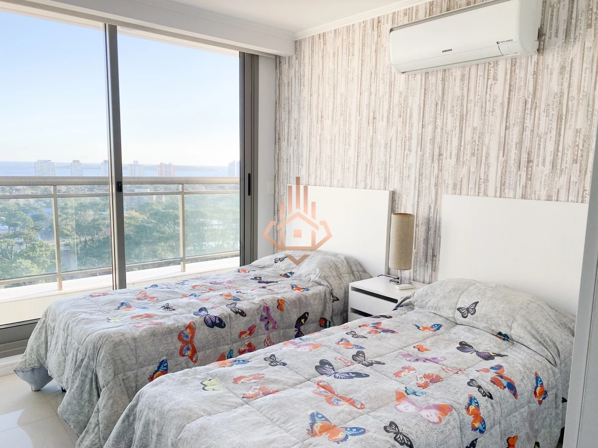 Venta departamento de 2 dormitorios + Vista al Mar. Piso alto.