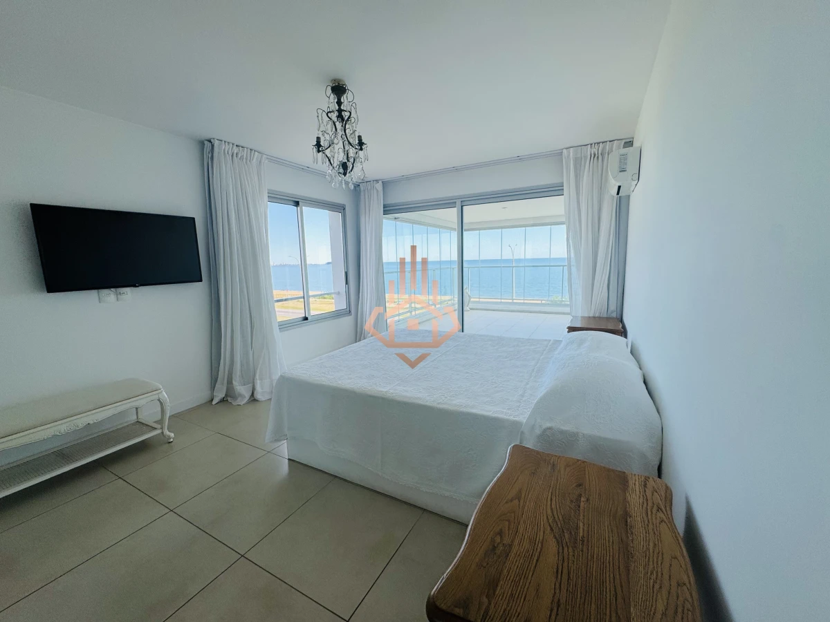 Venta Apartamento Penthouse 4 dormitorios, Frente al mar