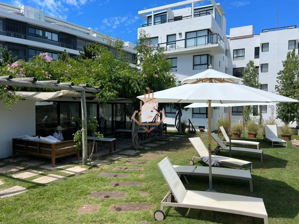 Se Alquila Espectacular Departamento Frente al Mar 4 Dormitorios Playa Brava Frente al Mar