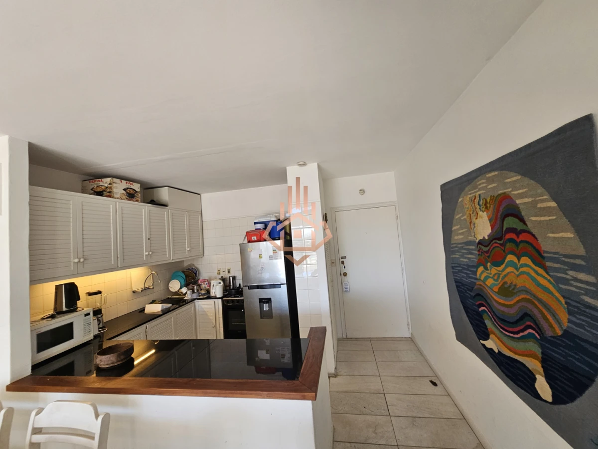 Se vende apartamento de 3 dormitorios en la Península, piso alto con vista al mar