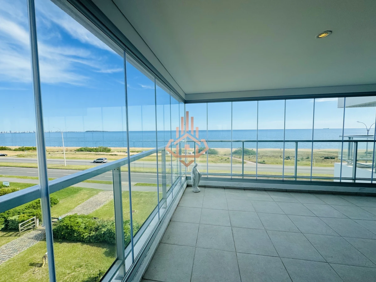 Venta Apartamento Penthouse 4 dormitorios, Frente al mar