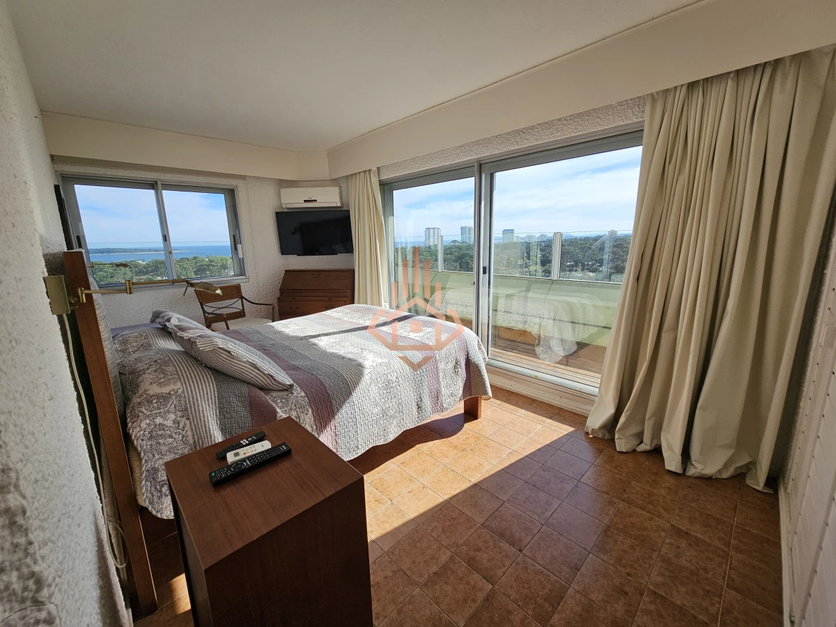 Penthouse en Roosevelt, Dos Cuartos, Dos Baños, 6 Personas, Psicina Cancha de Tenis