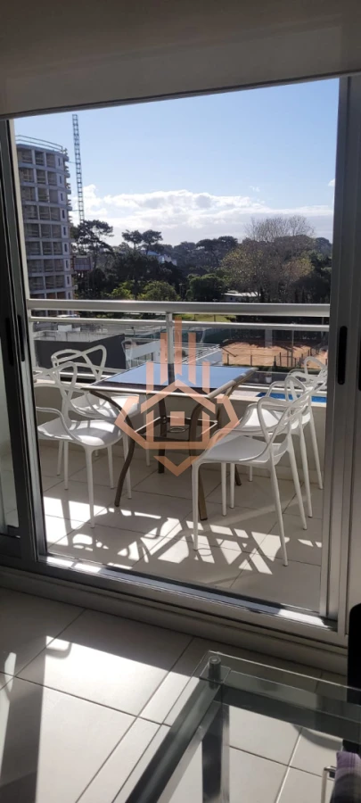 Vendo Apartamento de un Dormitorio y Medio en Punta del Este Full Amenitis