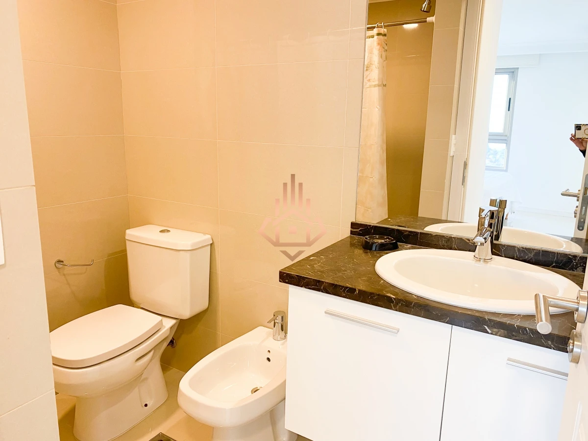 Venta departamento de 2 dormitorios + Vista al Mar. Piso alto.