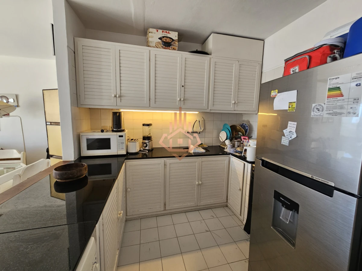 Se vende apartamento de 3 dormitorios en la Península, piso alto con vista al mar