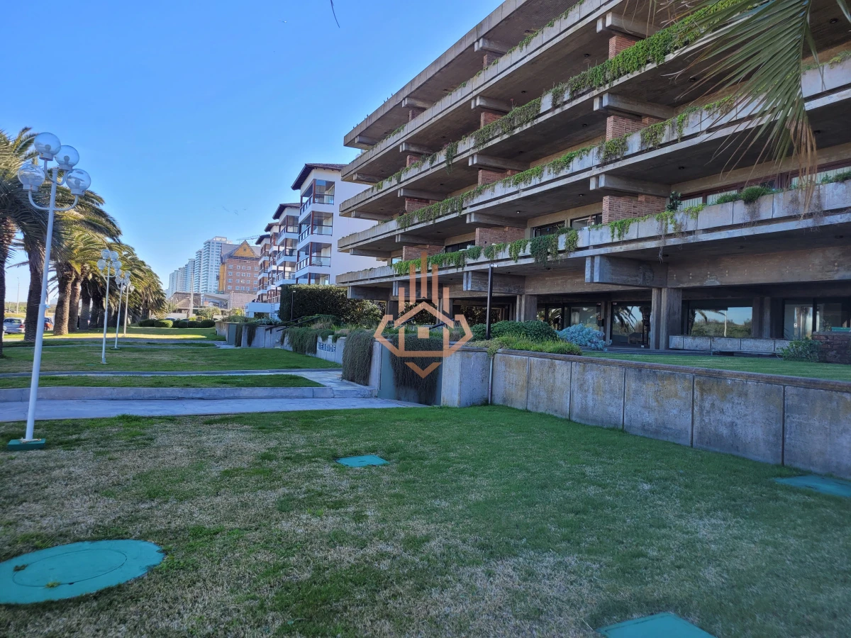 Venta de apartamento de lujo en Punta del Este - Edificio Seaside, Playa Brava (Parada 12½)