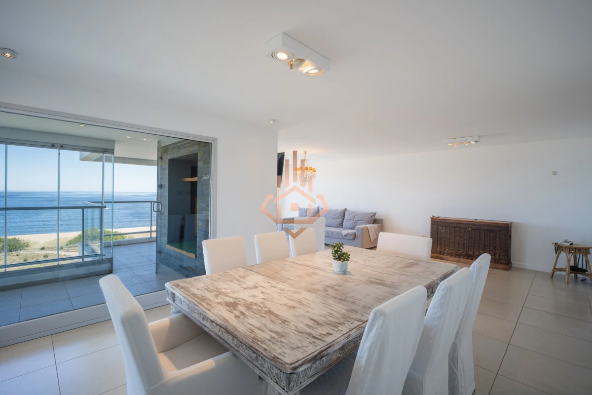 Venta Apartamento Penthouse 4 dormitorios, Frente al mar