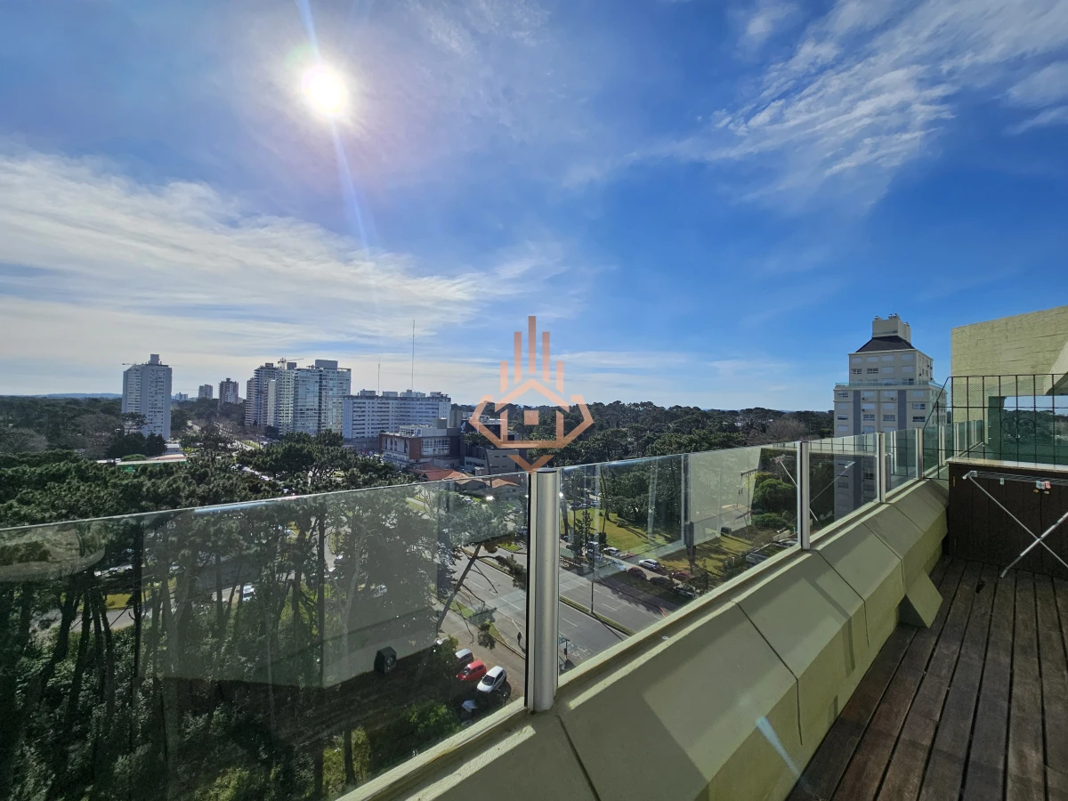 Penthouse en Roosevelt, Dos Cuartos, Dos Baños, 6 Personas, Psicina Cancha de Tenis